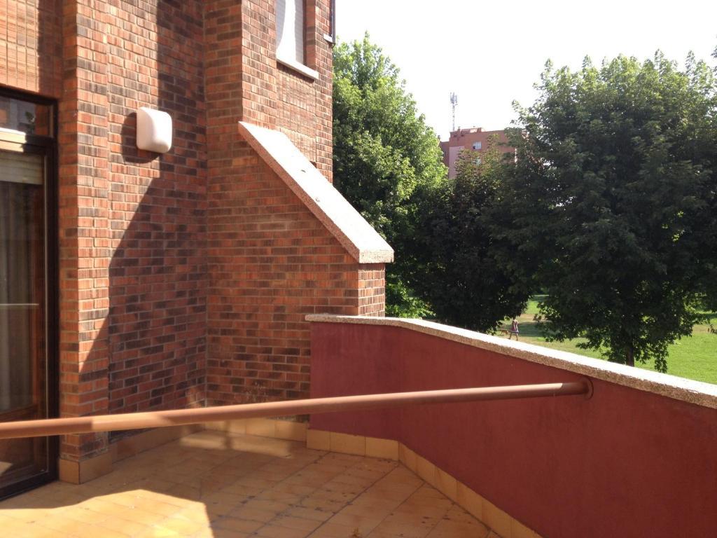 Apartamentos Turisticos Puerta De León Kültér fotó